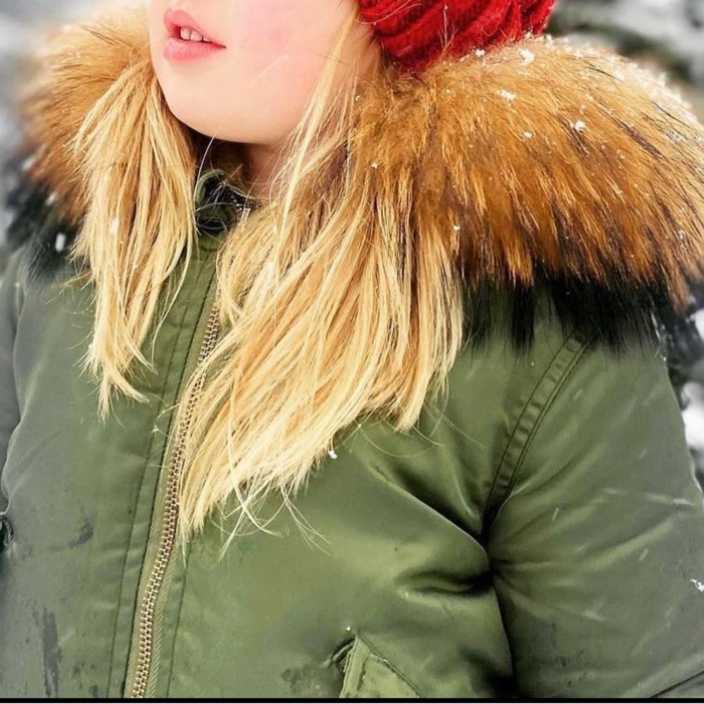 Winter coat with removable fur,warm material inside. Size 5/6